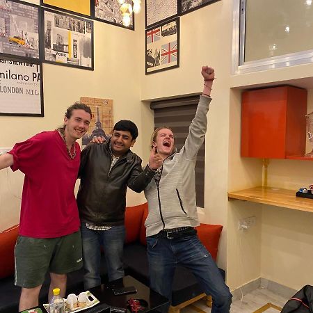 Backpackers Den Vandrarhem Lucknow Exteriör bild