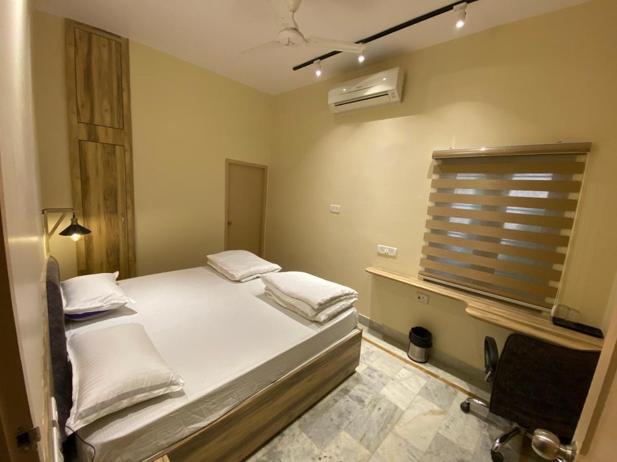 Backpackers Den Vandrarhem Lucknow Exteriör bild