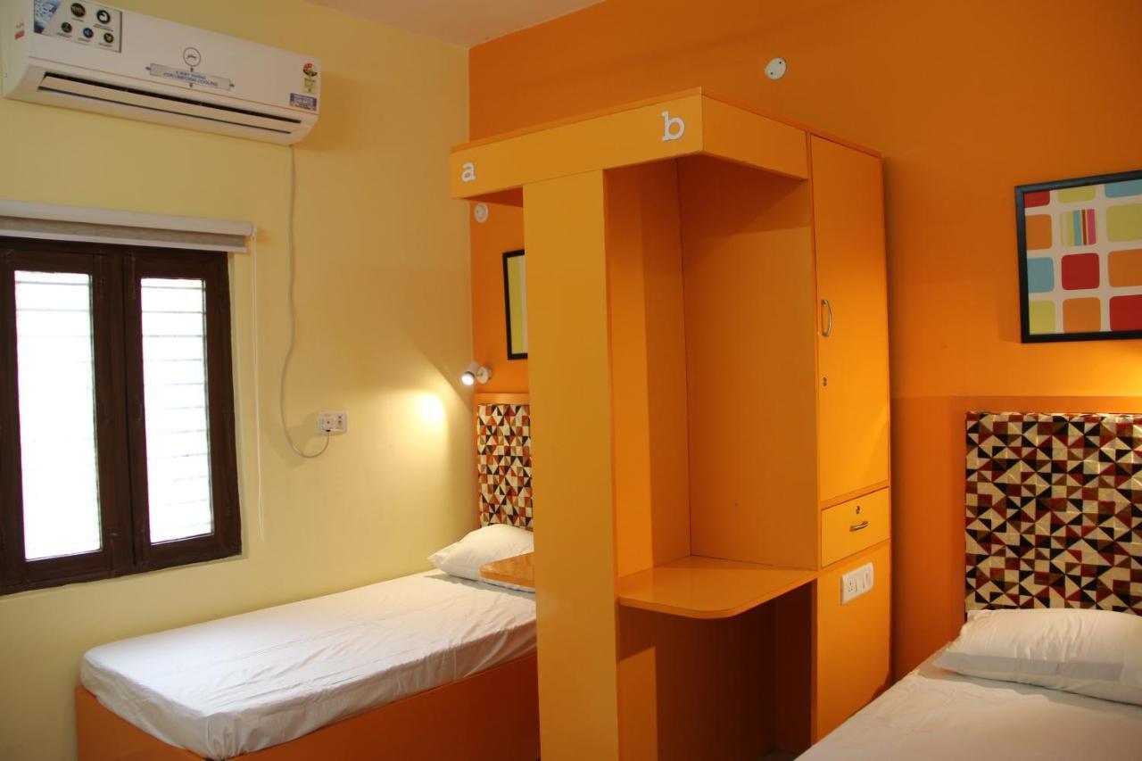Backpackers Den Vandrarhem Lucknow Exteriör bild