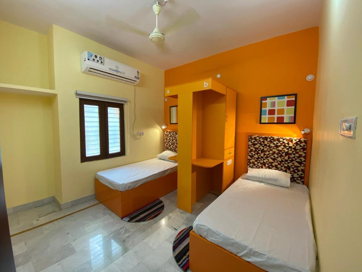 Backpackers Den Vandrarhem Lucknow Exteriör bild