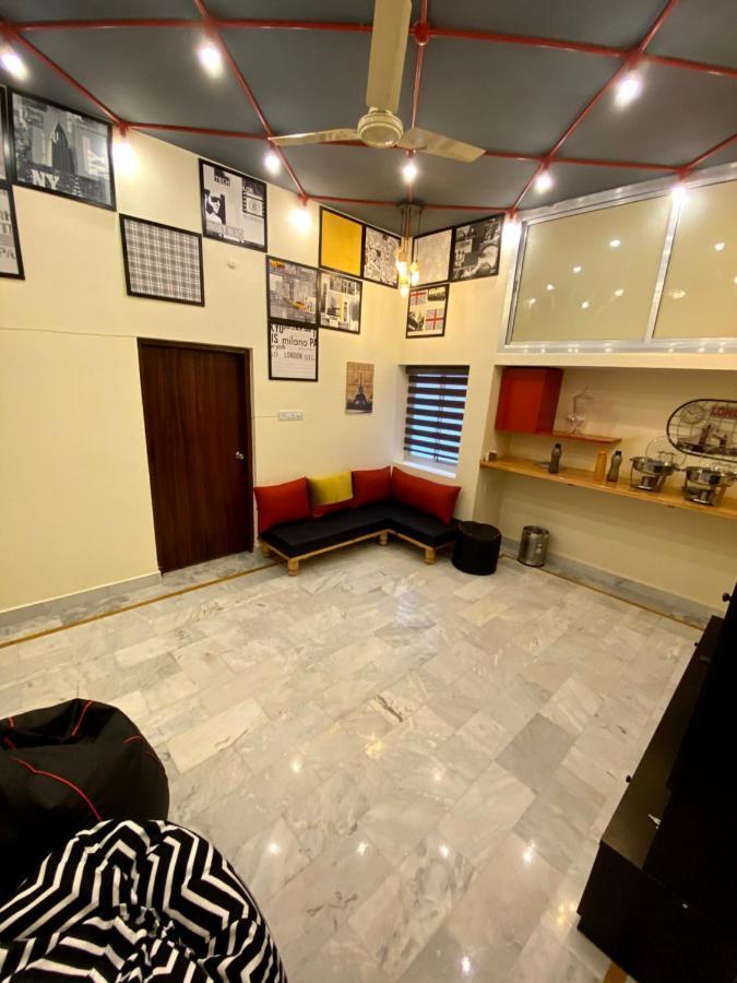 Backpackers Den Vandrarhem Lucknow Exteriör bild