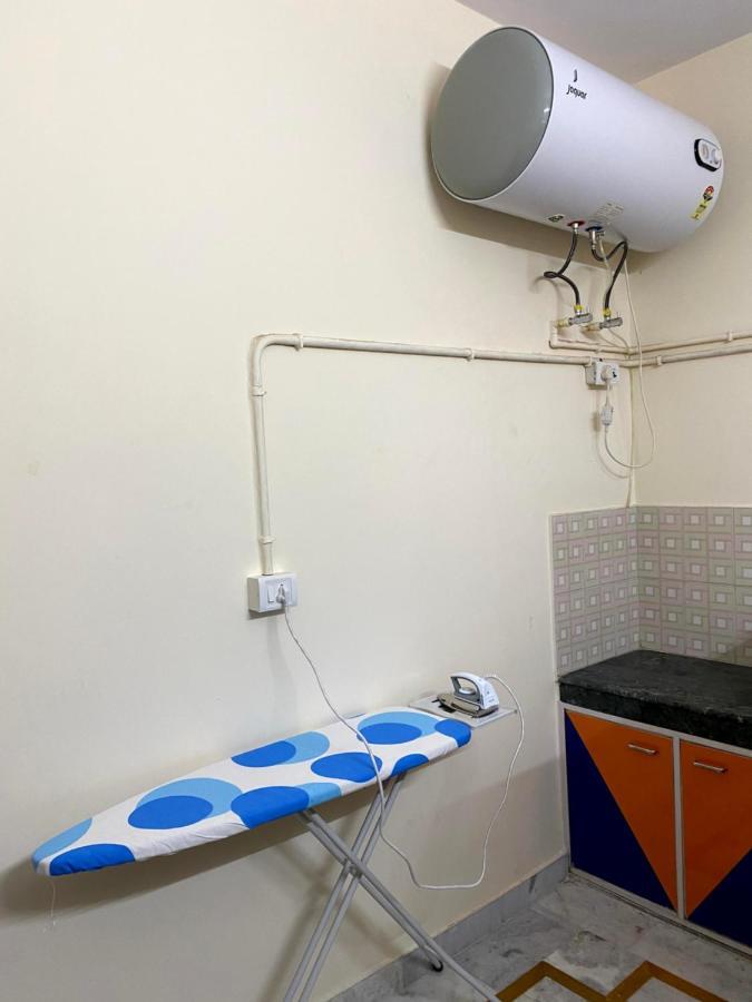 Backpackers Den Vandrarhem Lucknow Exteriör bild