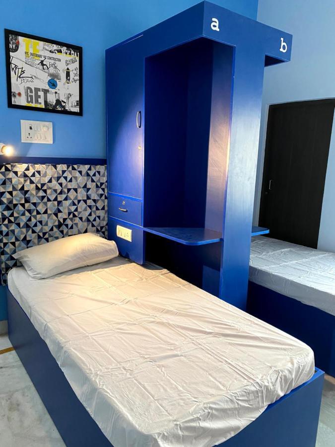 Backpackers Den Vandrarhem Lucknow Exteriör bild